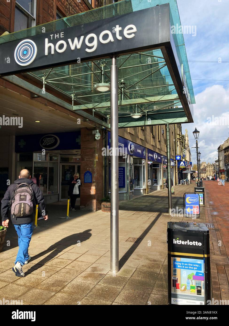 Centro commerciale Howgate, High Street Falkirk, Scozia - Immagine stock catturata con smartphone