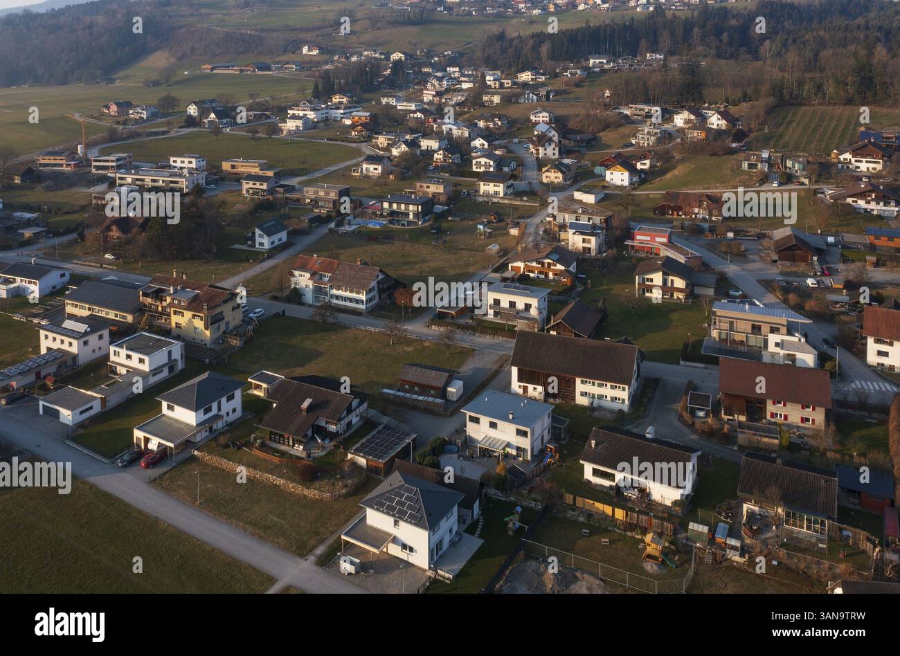 Immagine droni, edifici residenziali, zona residenziale, Schlins, Walgau, Vorarlberg, Austria, Europa Foto Stock