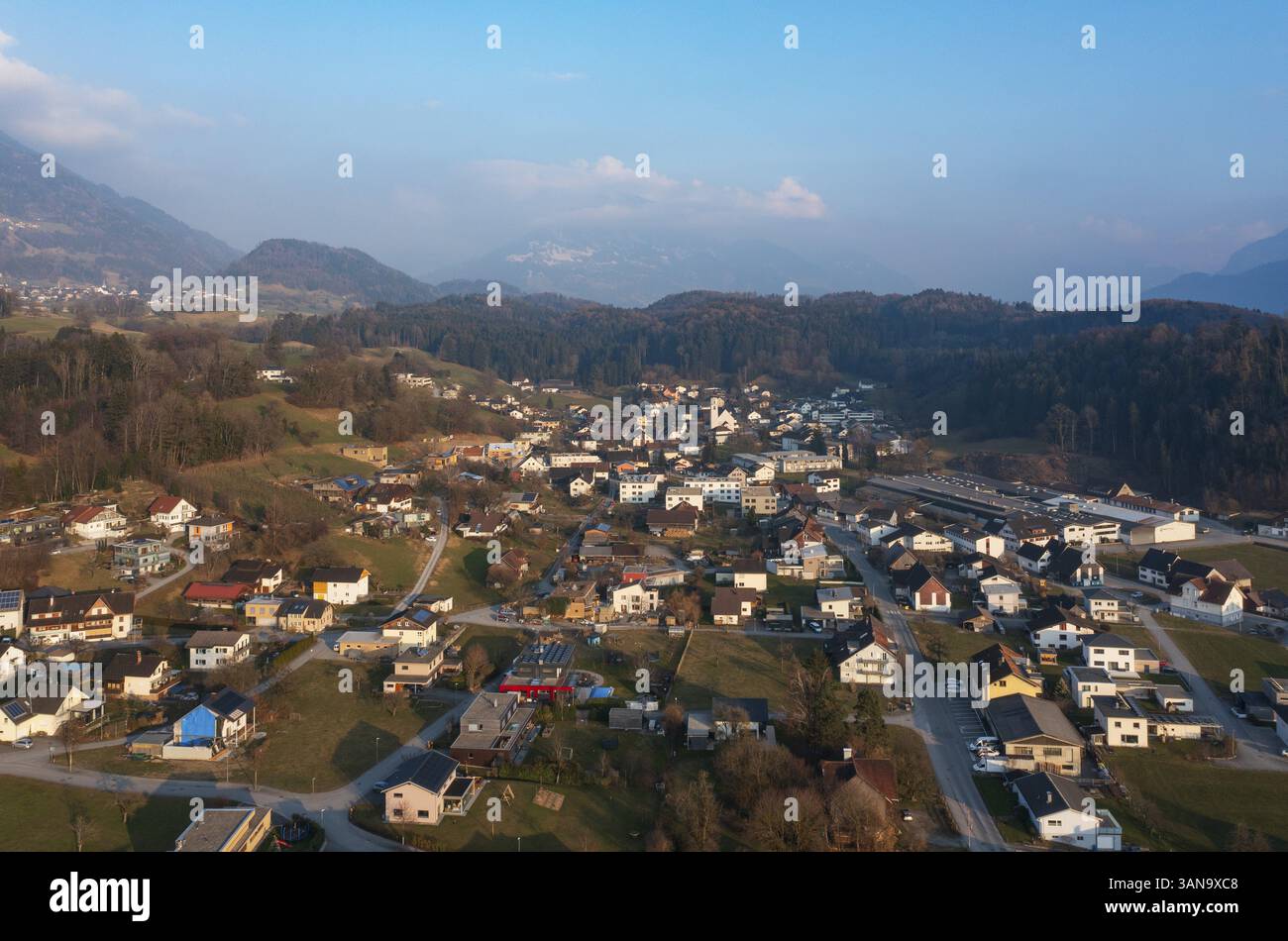 Immagine droni, edifici residenziali, zona residenziale, Schlins, Walgau, Vorarlberg, Austria, Europa Foto Stock