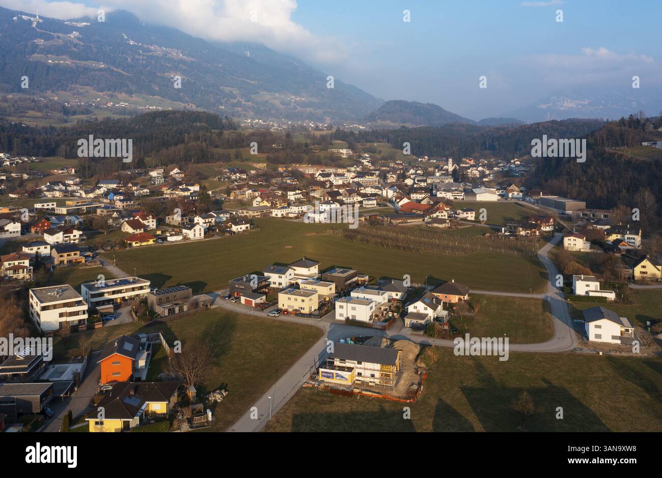 Immagine droni, edifici residenziali, zona residenziale, Schlins, Walgau, Vorarlberg, Austria, Europa Foto Stock