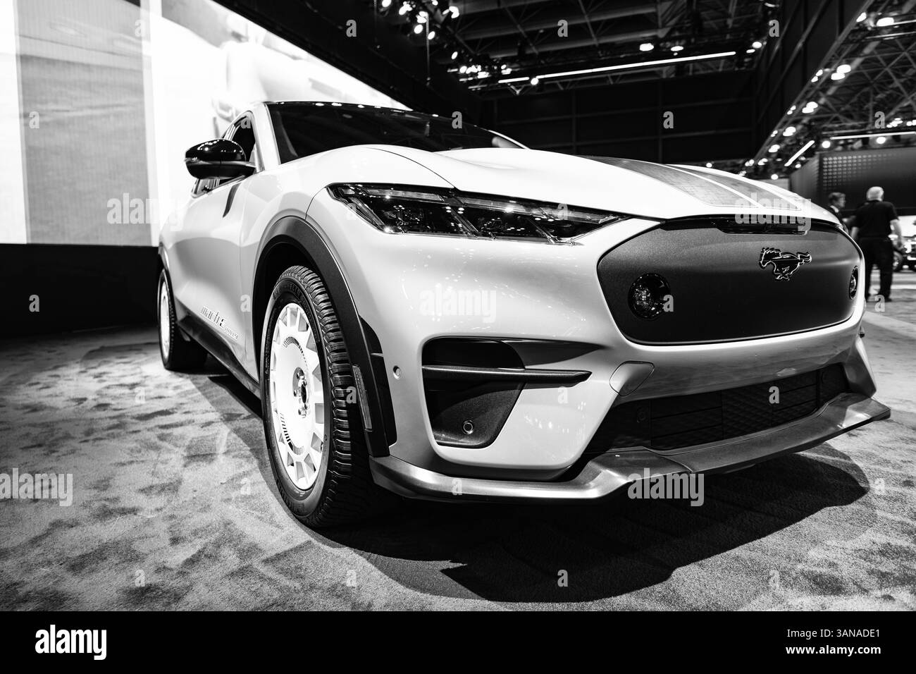 New York City, USA - 27 marzo 2024: Ford Mustang Mach-e SUV Electric Vehicle al New York International Auto Show, vista angolo Foto Stock