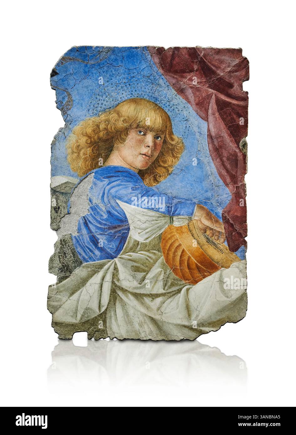 Frammento di un affresco rinascimentale con soffitto abside raffigurante un giovane angelo giovane che paletta un bottino con abiti e capelli in stile rinascimentale. rimosso dal Foto Stock