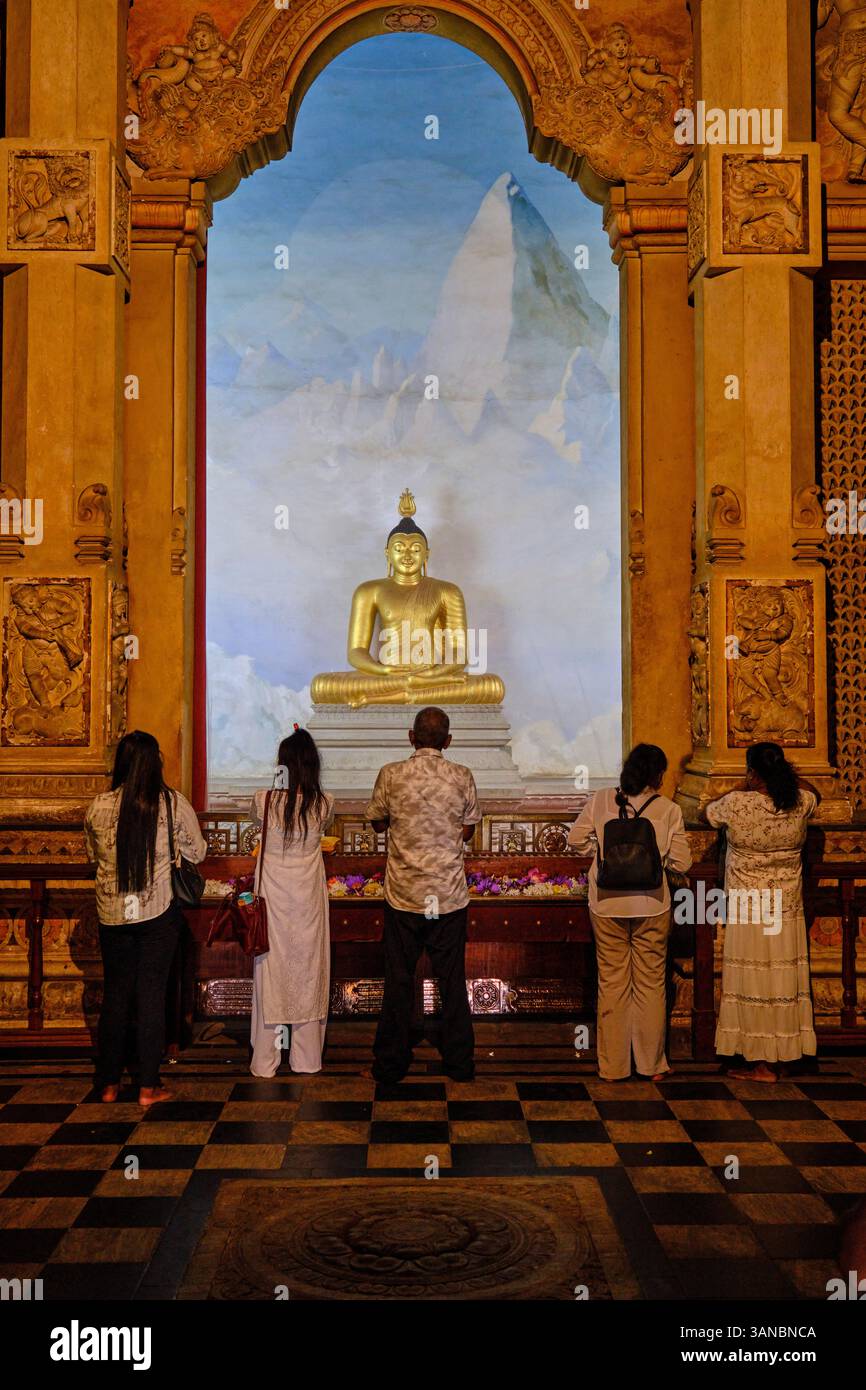 Sri Lanka, Provincia Occidentale, Colombo, Distretto di Kelaniya, Monastero buddista Kelaniya Raja Mahā Vihara o Tempio Kelaniya, costruito su un sito visitato da t Foto Stock
