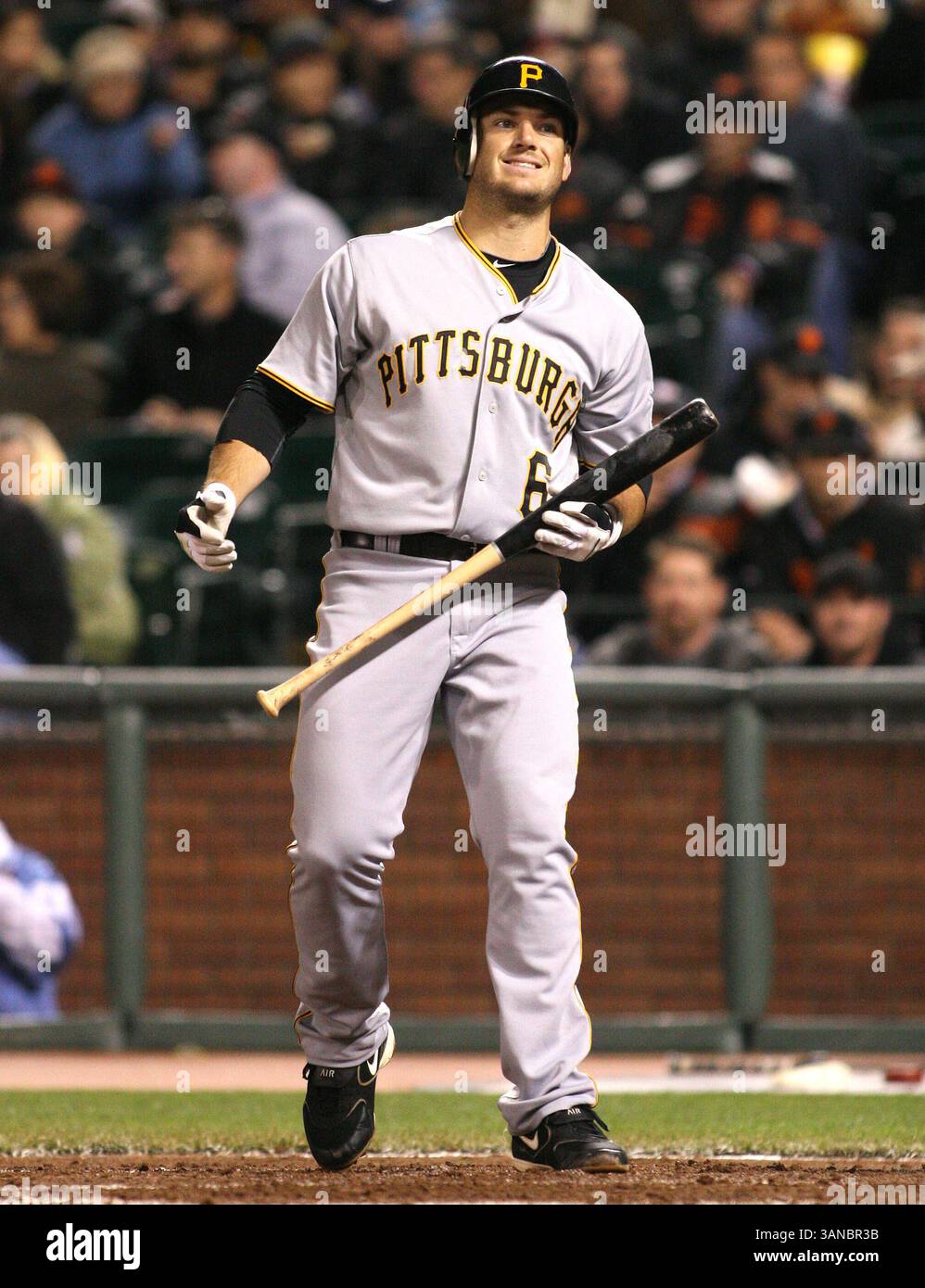 13 aprile 2010: Il primo base dei Pittsburgh Pirates Jeff Clement 6 in azione durante la partita della National League tra i San Francisco Giants e i Pittsburgh Pirates. Pittsburgh ha battuto in finale San Francisco 6-5. San Francisco, California. (Immagine di credito: © David Godinez/Cal Sport Media/ZUMApress.com) Foto Stock