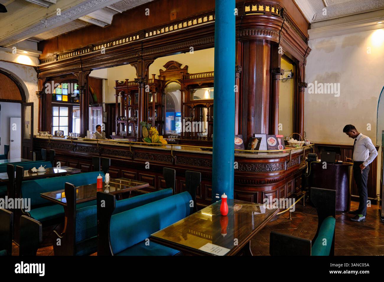 Sri Lanka, Provincia centrale, Kandy, una città Patrimonio dell'Umanità dell'UNESCO, architettura coloniale del ristorante del Queens Hotel Foto Stock