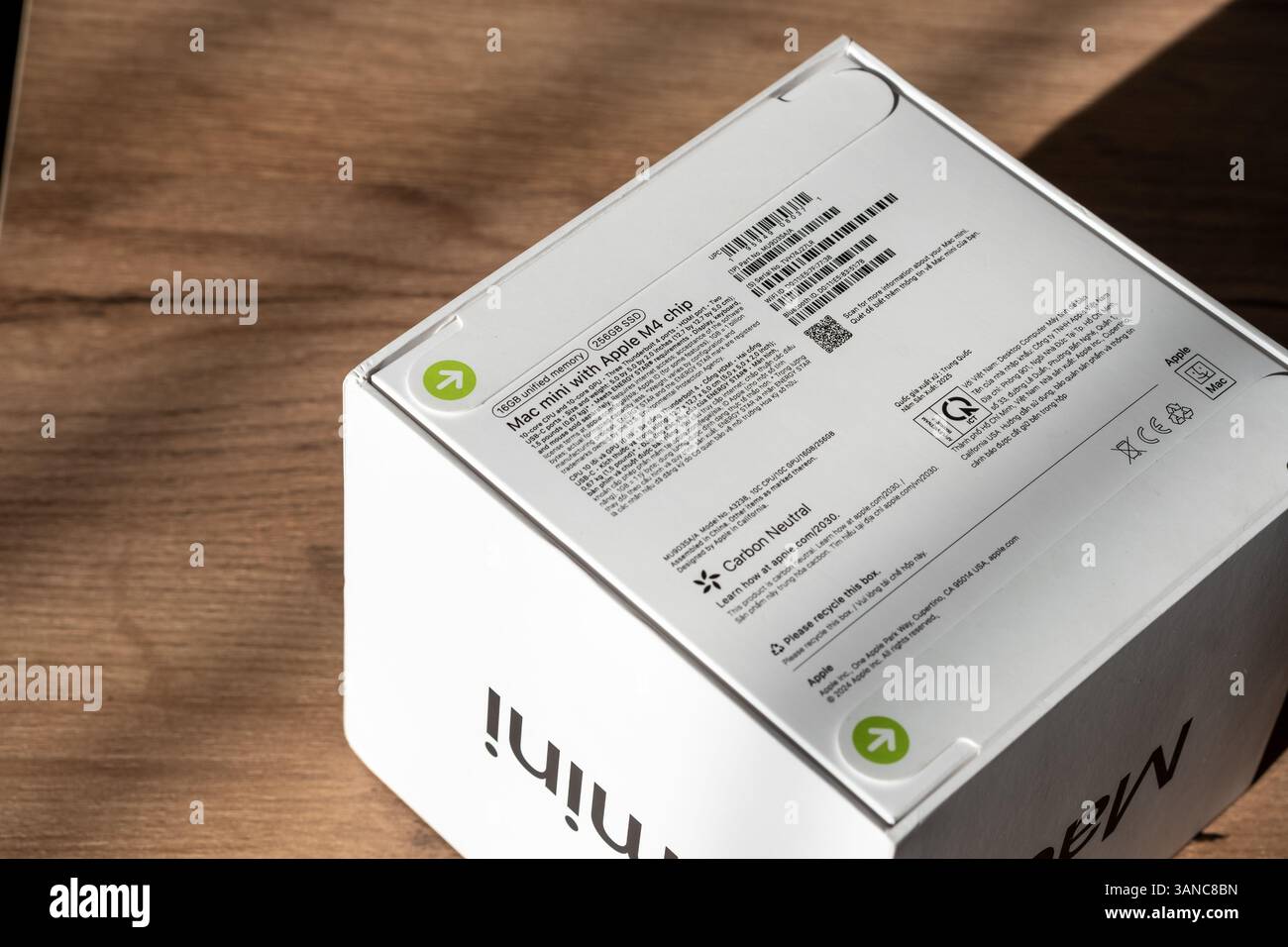 Versione Apple Mac mini M4 sigillata nella confezione Foto Stock