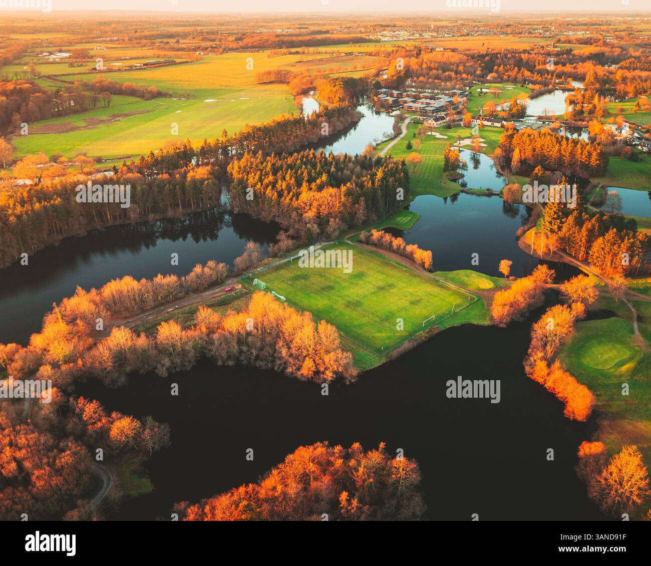 Veduta aerea di un campo da calcio a Rennes, regione della Bretagna, Francia. Foto Stock