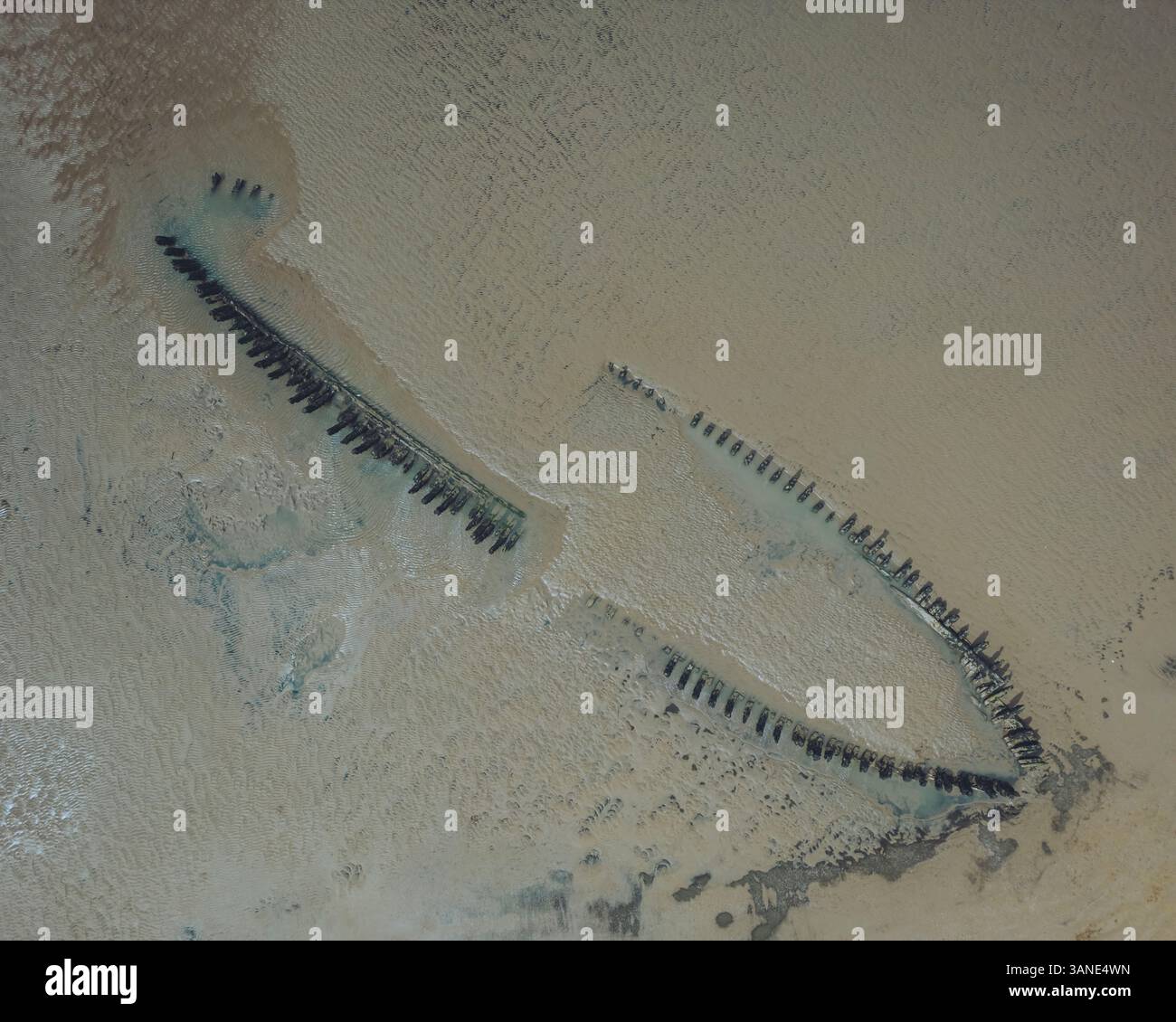 Vista aerea della spiaggia di Berrow con relitto della SS Nornen, Berrow, Inghilterra. Foto Stock