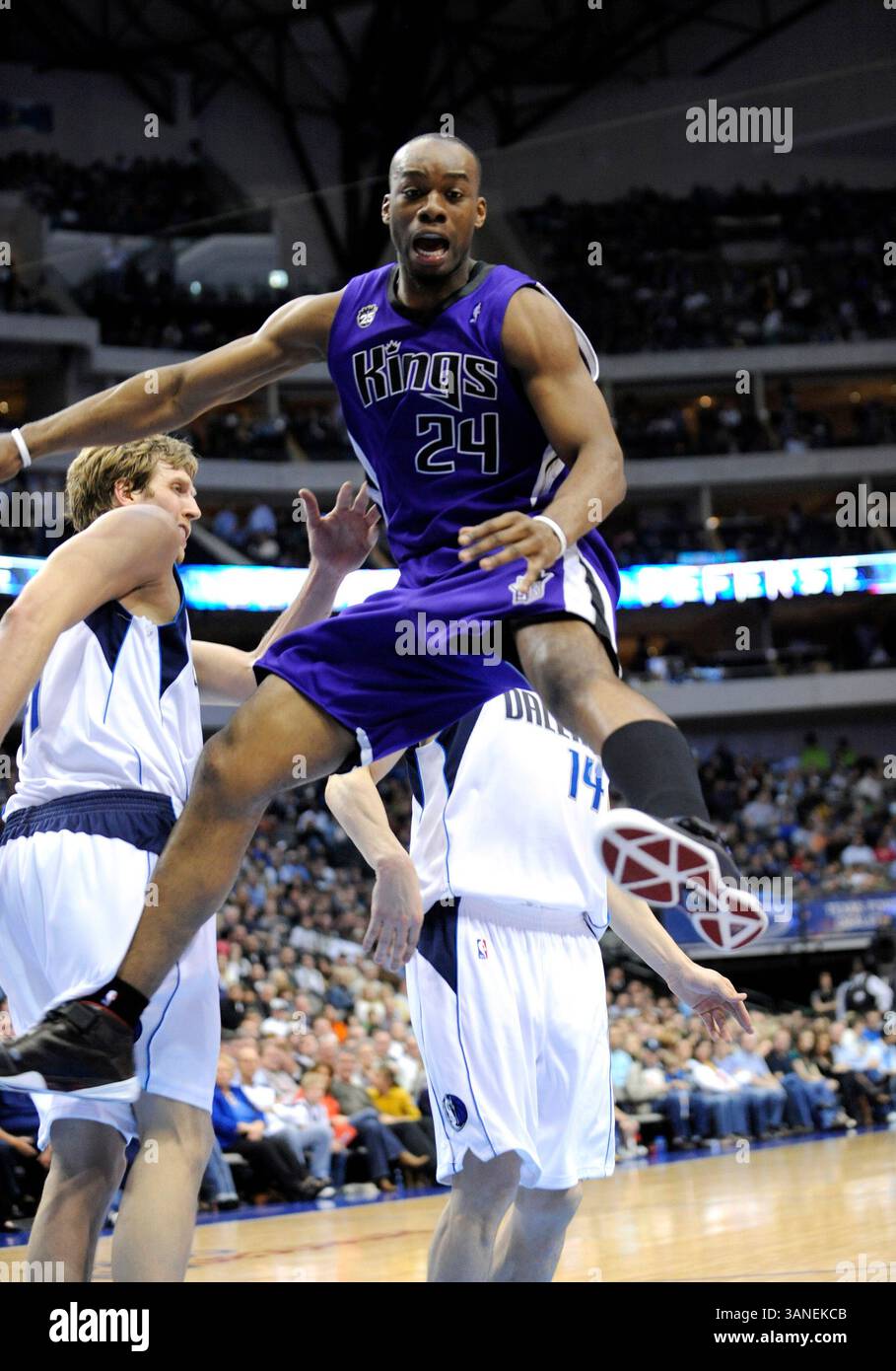 05 marzo 2010: L'attaccante dei Sacramento Kings Carl Landry #24 durante una partita NBA tra i Sacramento Kings e i Dallas Mavericks all'American Airlines Center di Dallas, Texas, Dallas sconfisse Sacramento 108-100(Credit Image: © Albert pena/Cal Sport Media/ZUMApress.com) Foto Stock