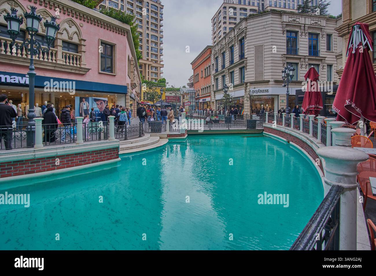 Il centro commerciale Venezia Mega Outlet è un centro commerciale situato nel quartiere Beylikdüzü di Istanbul, Turchia. Uno dei più grandi centri commerciali della città Foto Stock