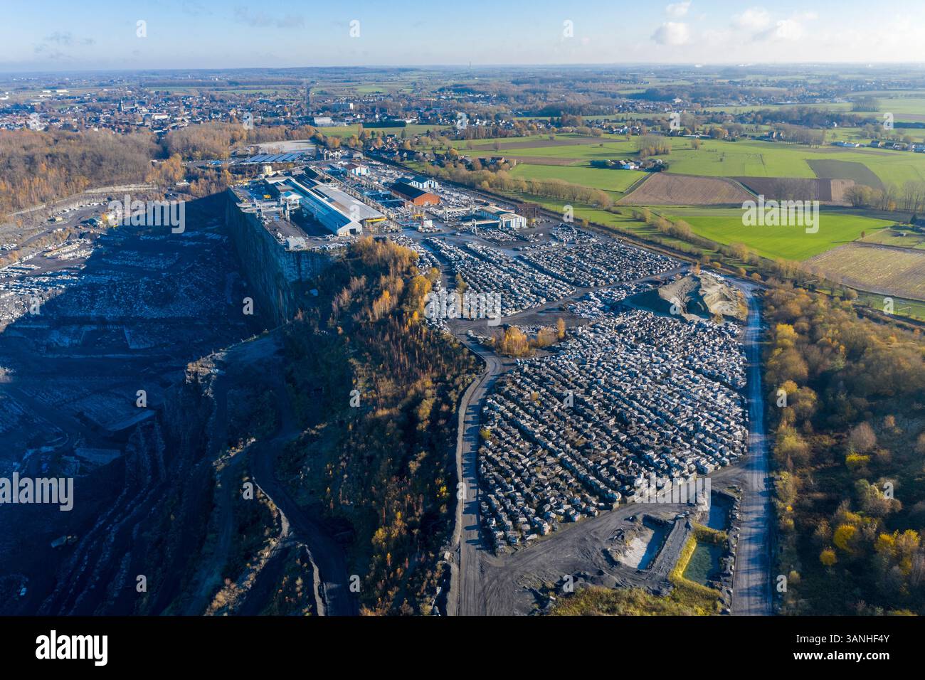 Vista aerea di un deposito di marmo vicino alla cava di marmo di Soignies, Belgio. Foto Stock