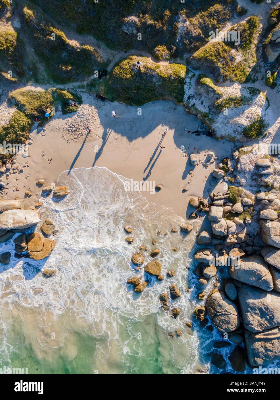 Vista aerea della spiaggia di Fisherman, Simonstown, città del Capo, Capo Occidentale, Sud Africa. Foto Stock