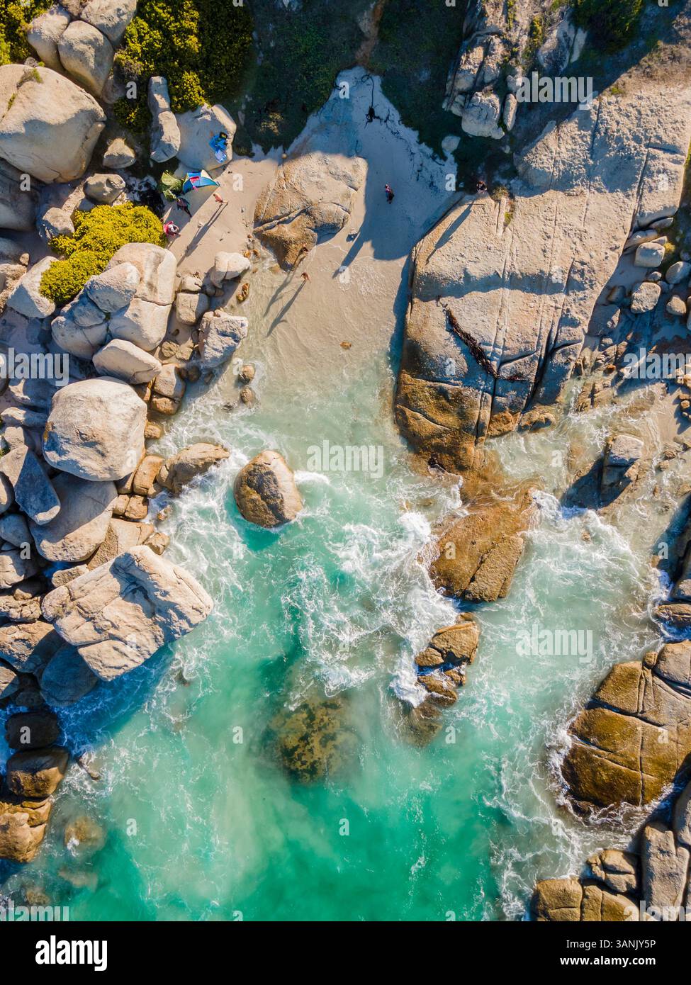 Vista aerea della spiaggia di Fisherman, Simonstown, città del Capo, Capo Occidentale, Sud Africa. Foto Stock