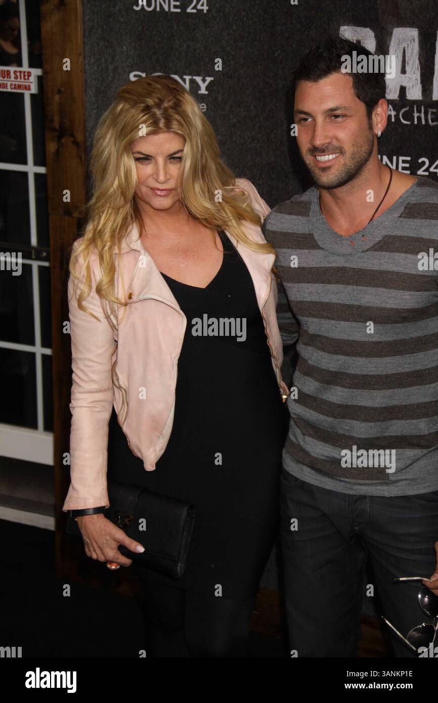 20 giugno 2011 - New York, New York, Stati Uniti - KIRSTIE ALLEATO, MAKS CHMERKOVSKIY.alla prima mondiale di ''Bad Teacher''.al Ziegfeld Theater 6-20-11. 2011.(immagine di credito: © John Barrett/Globe Photos/ZUMAPRESS.com) Foto Stock