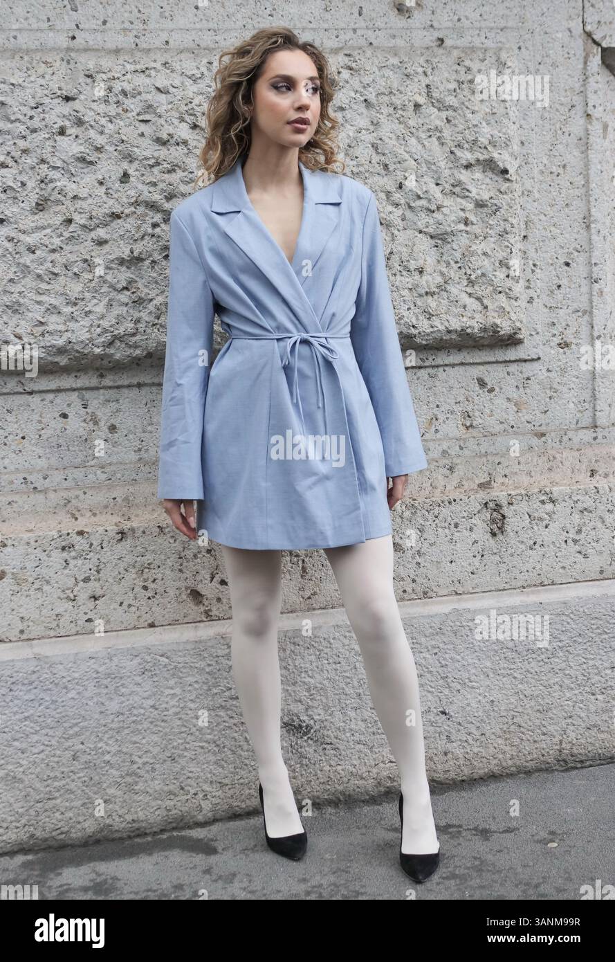 Carlotta Fiasella Street style outfit prima della sfilata di Luisa Beccaria durante la Milano fashion week Woman Collection 2025 Foto Stock