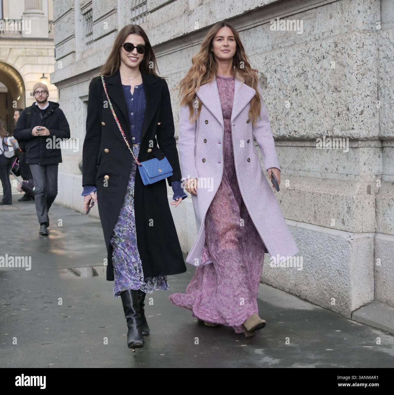 Fashion Bloggers Street style outfit prima della sfilata di Luisa Beccaria durante la Milano fashion week Woman Collection 2025 Foto Stock