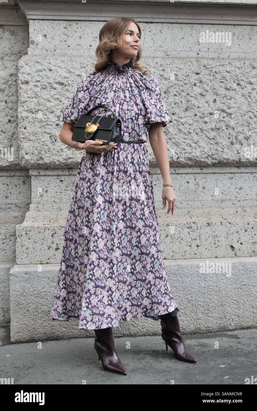Beatrice felici Street style outfit prima della sfilata di Luisa Beccaria durante la Milano fashion week Woman Collection 2025 Foto Stock