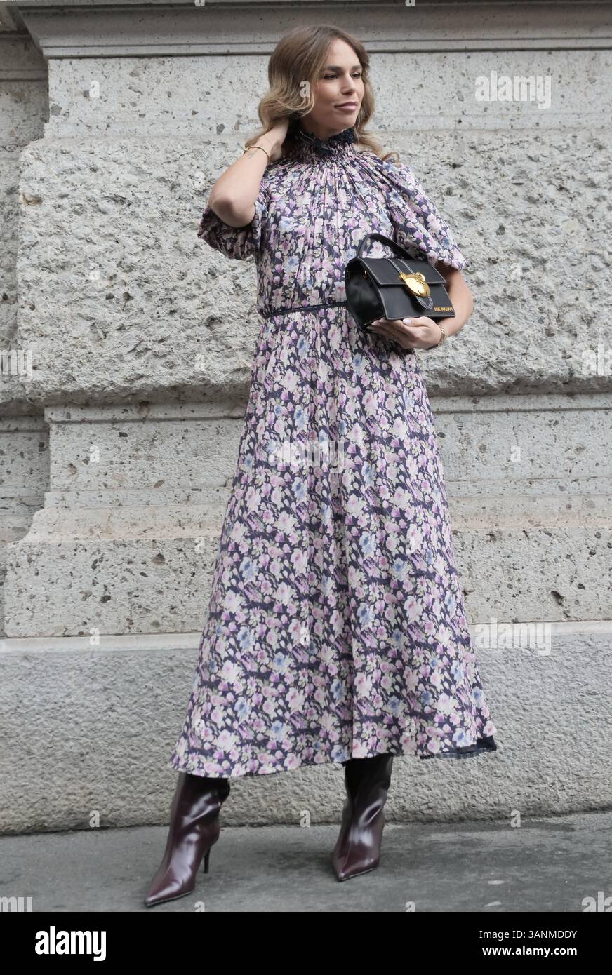 Beatrice felici Street style outfit prima della sfilata di Luisa Beccaria durante la Milano fashion week Woman Collection 2025 Foto Stock