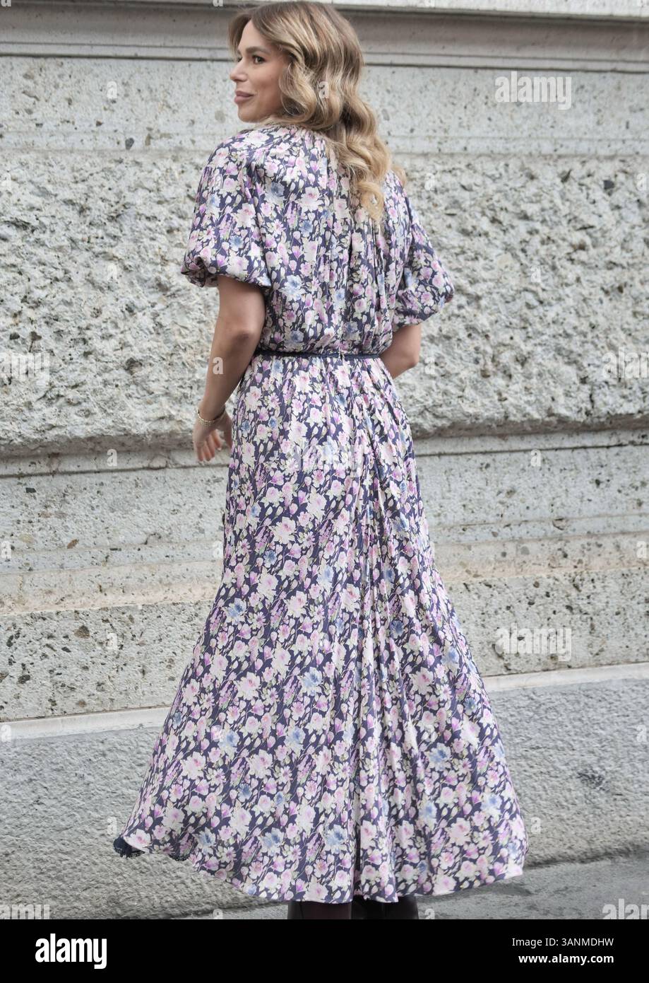 Beatrice felici Street style outfit prima della sfilata di Luisa Beccaria durante la Milano fashion week Woman Collection 2025 Foto Stock