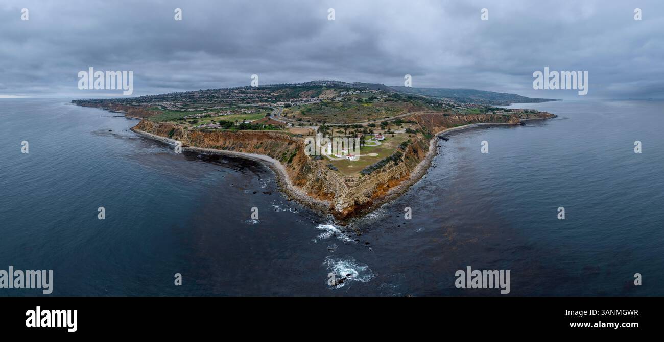 Vista aerea del faro di Point Vicente che si affaccia sull'Oceano Atlantico, Rancho Palos Verdes, California. Foto Stock