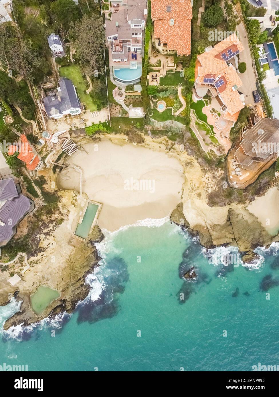 LAGUNA BEACH, USA - 19 settembre 2016: Veduta aerea della spiaggia nascosta di Laguna Beach, California, USA. Foto Stock