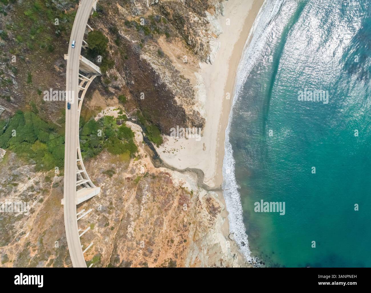 Vista aerea sopra il Bixby Creek Bridge, California, Stati Uniti Foto Stock