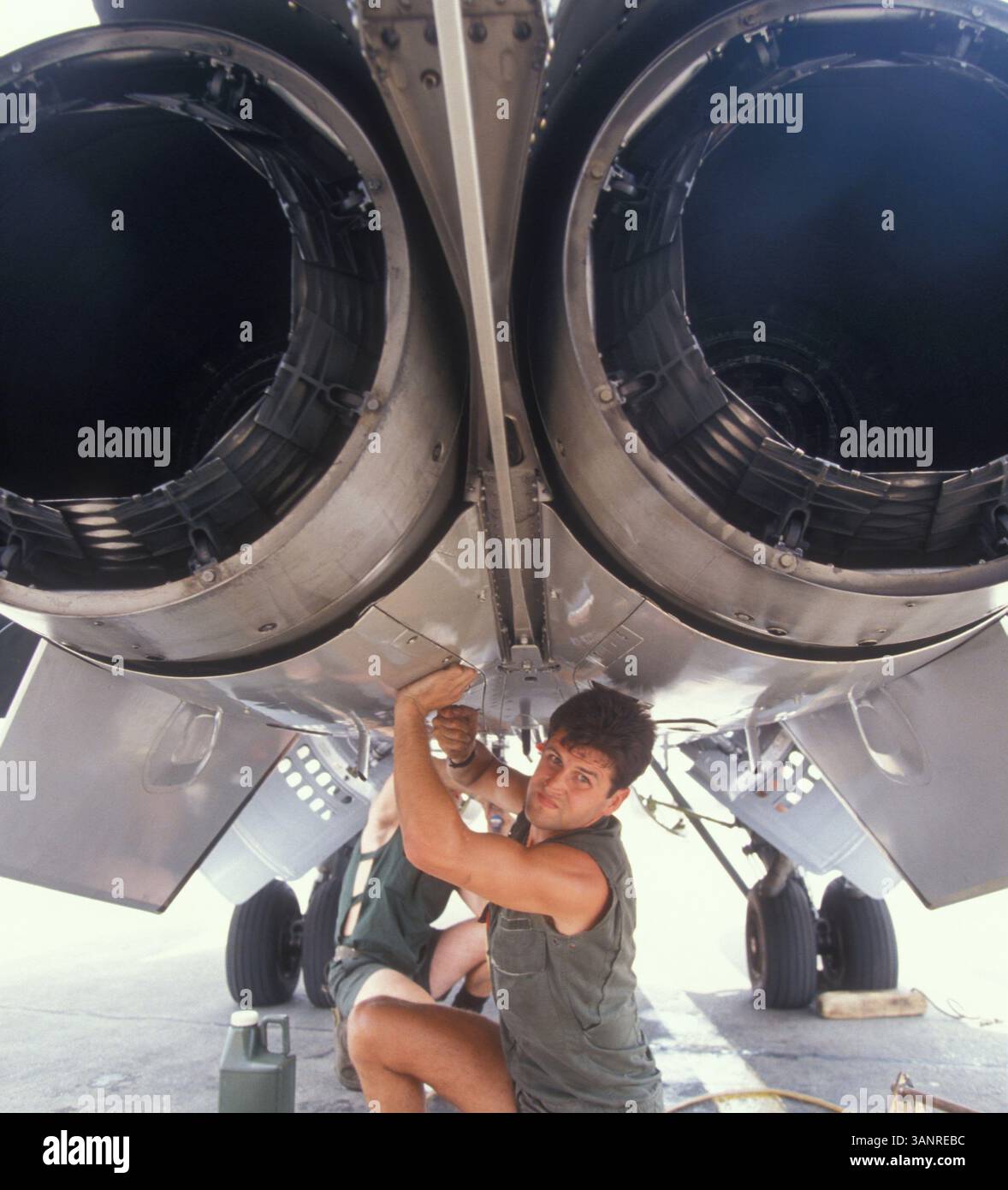 27 giugno 1995 - Incirlik, Turchia - i piloti francesi preparano un jet Jaguar prima di pattugliare la zona no fly sull'Iraq settentrionale. (Immagine di credito: © Kevin McKiernan/ZUMAPRESS.com) Foto Stock
