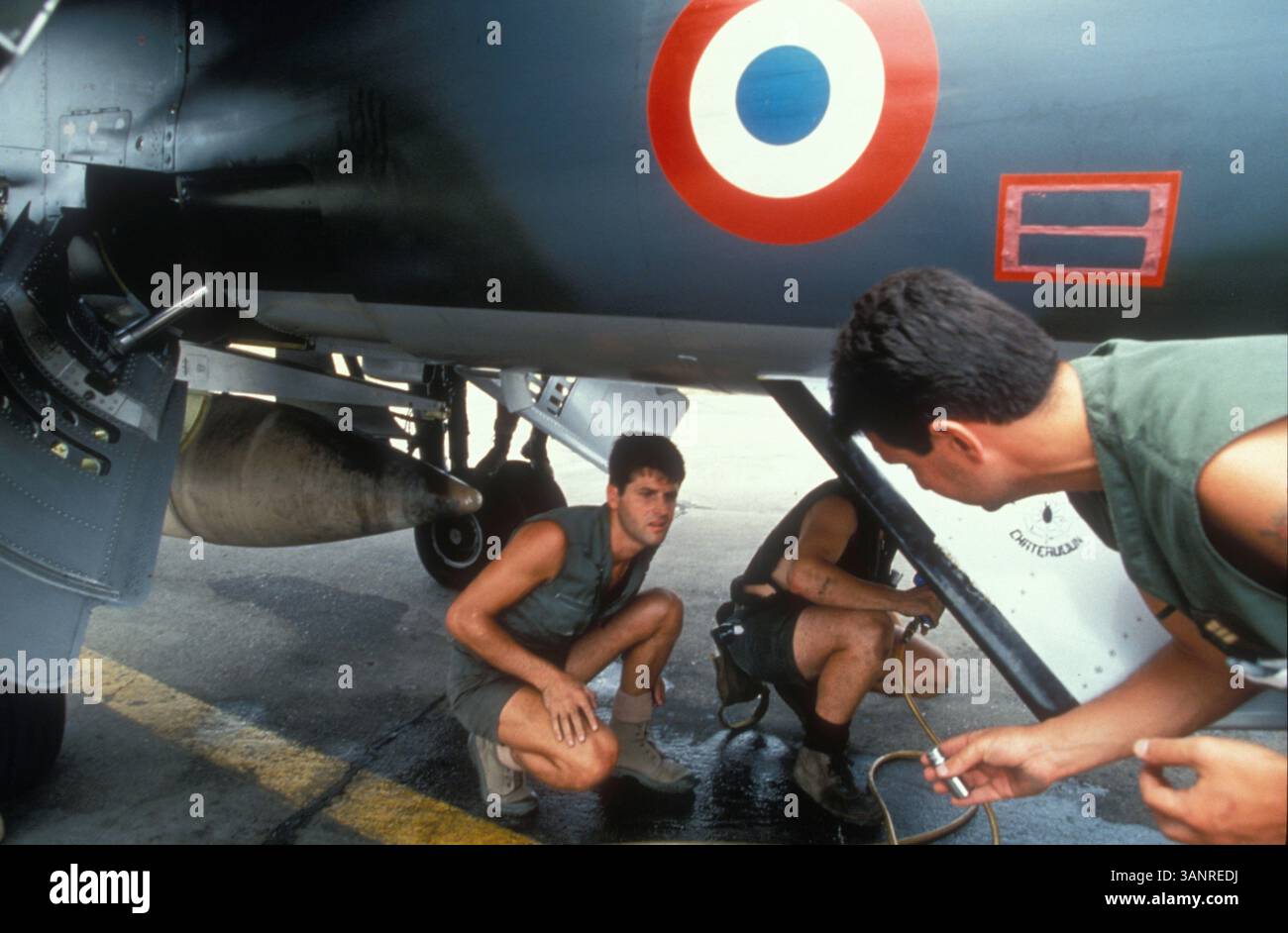 27 giugno 1995 - Incirlik, Turchia - i piloti francesi preparano un jet Jaguar prima di pattugliare la zona no fly sull'Iraq settentrionale. (Immagine di credito: © Kevin McKiernan/ZUMAPRESS.com) Foto Stock