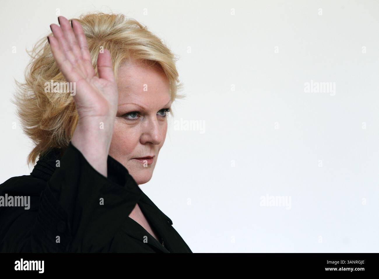 8 apr 2011 - Roma, Italia - l'attrice KATIA RICCIARELLI partecipa al servizio fotografico della serie TV Rai ''un passo dal cielo''. (Immagine di credito: © Evandro Inetti/ZUMAPRESS.com) Foto Stock