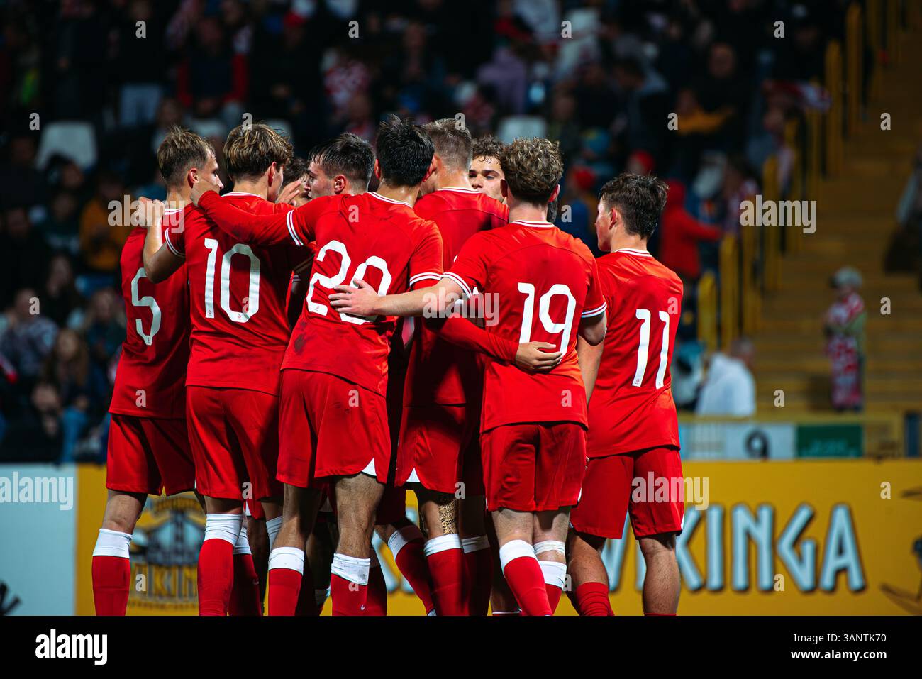 Mielec, Polonia - 9 OTTOBRE 2024: Partita di qualificazione al Campionato europeo Under-19 2025 Polonia vs Malta 6:0. In foto squadra polacca che celebra il gol. Foto Stock