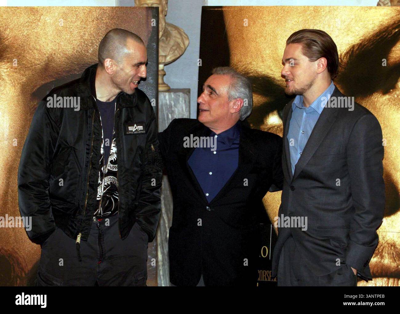 1 GENNAIO 2011 - DANIEL DAY LEWIS, MARTIN SCORESE E LEONARDO DICAPRIO.***SOLO DIRITTI DEGLI STATI UNITI***.I7319NEWPIX.GANGS DI NEW YORK PRIMA AL NUOVO AUDITORIUM ORME ITALIA.12/01/2003. MUSACCHIO FLAVIO/NEWSPIX/ / 2003.(immagine di credito: © Globe Photos/ZUMAPRESS.com) Foto Stock