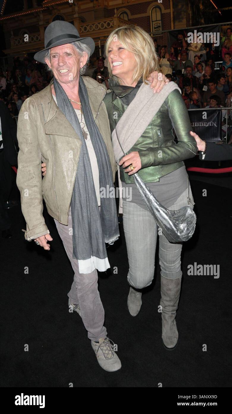 7 maggio 2011 - Los Angeles, California, USA - il musicista KEITH RICHARDS e PATTI HANSEN alla prima mondiale dei Pirati dei Caraibi su Stranger Tides tenutasi a Disneyland, Anaheim. (Immagine di credito: © Jeff Frank/ZUMAPRESS.com) Foto Stock