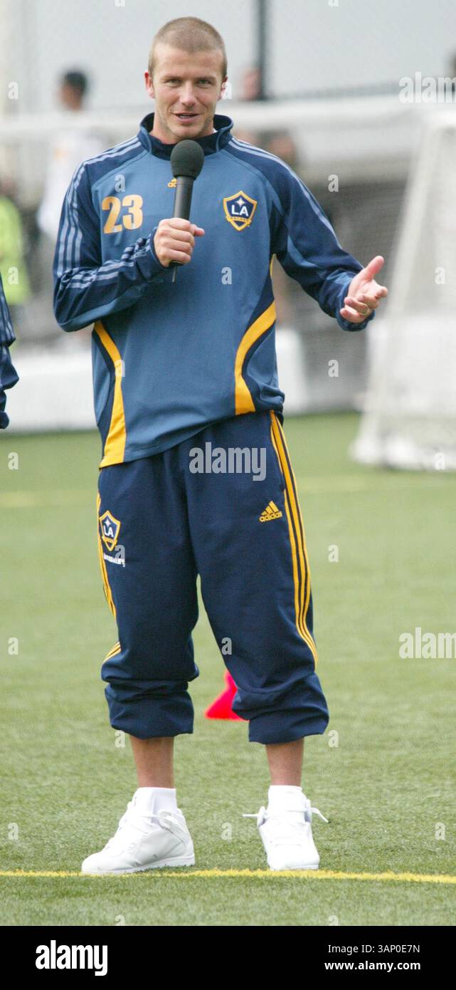 17 AGOSTO 2007 - DAVID BECKHAM ATCLINIC LANCIA LA CAMPAGNA PER NUOVI CAMPI E PROGRAMMI PER IL CALCIO GIOVANILE DI HARLEM COME M.L.S W.OR.K & U.S. SOCCER FOUNDATION FOR INNER-CITY SOCCER A W.138ST DATE 08-17-07. PATRICK- 2007.DAVID BECKHAM.K54187PAT.(immagine di credito: © Globe Photos/ZUMAPRESS.com) Foto Stock