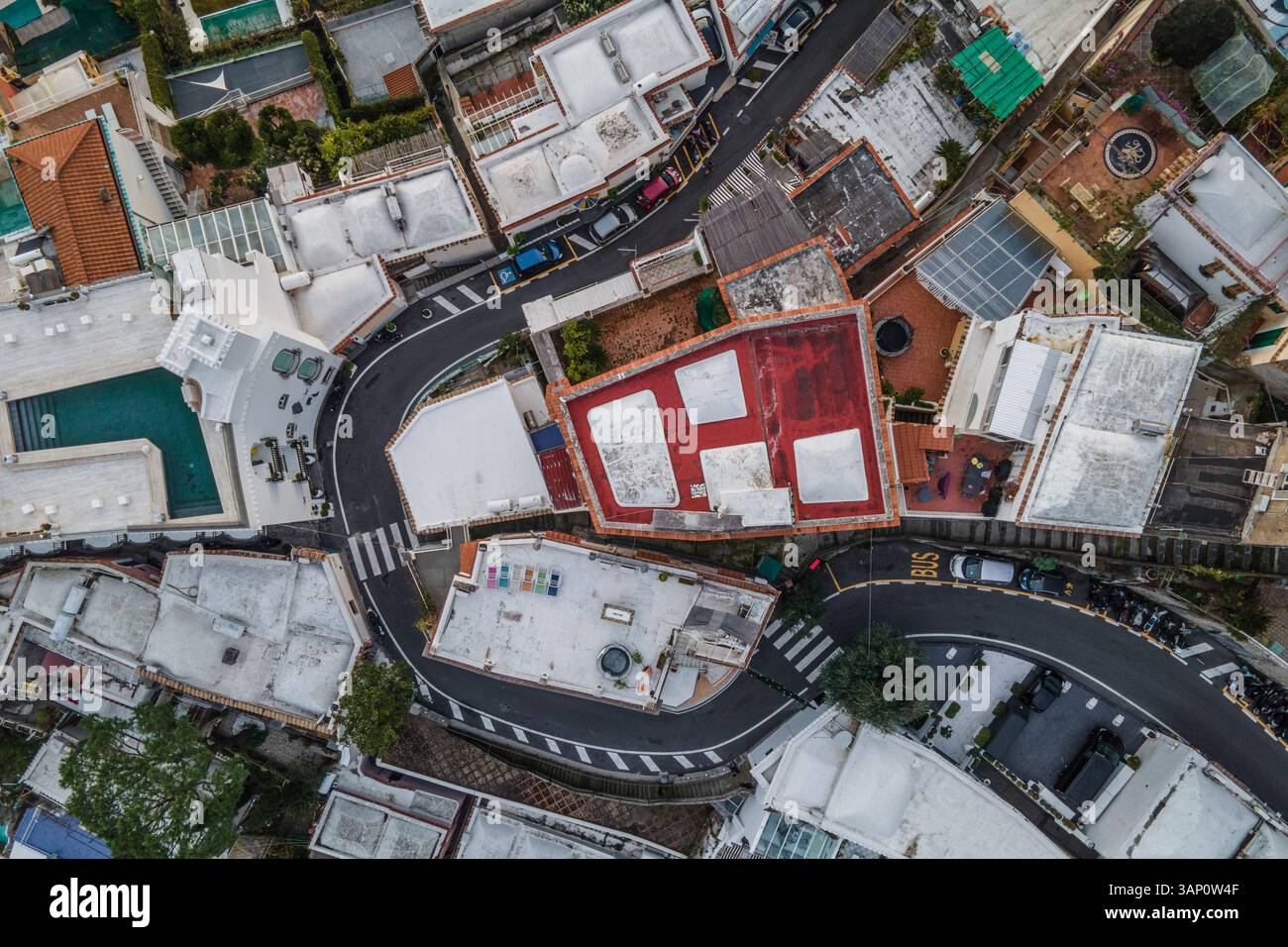 Vista aerea di Positano con tetto colorato lungo la costiera amalfitana, Salerno, Italia. Foto Stock