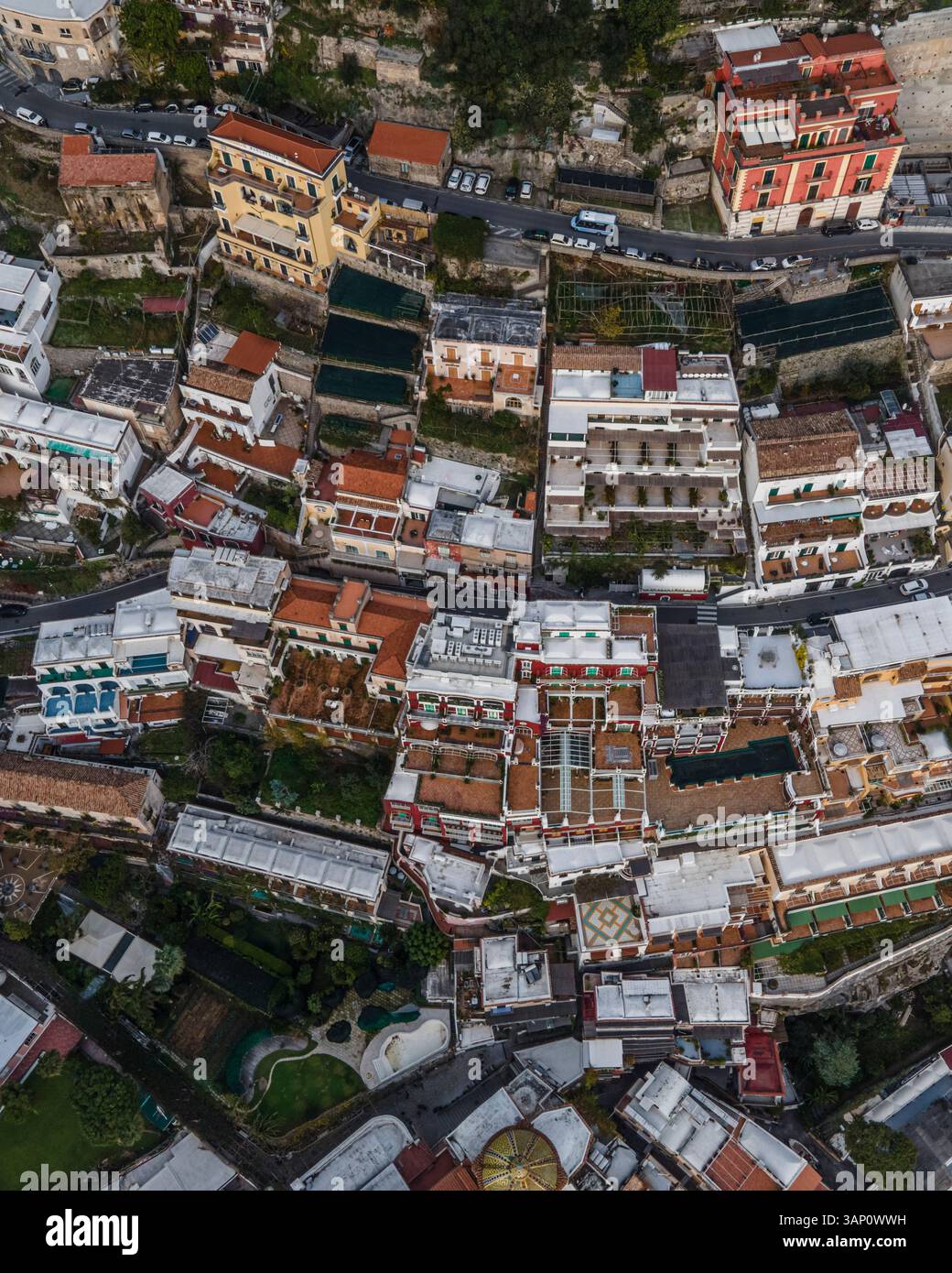 Vista aerea delle case colorate di Positano, Costiera Amalfitana, Salerno, italia. Foto Stock