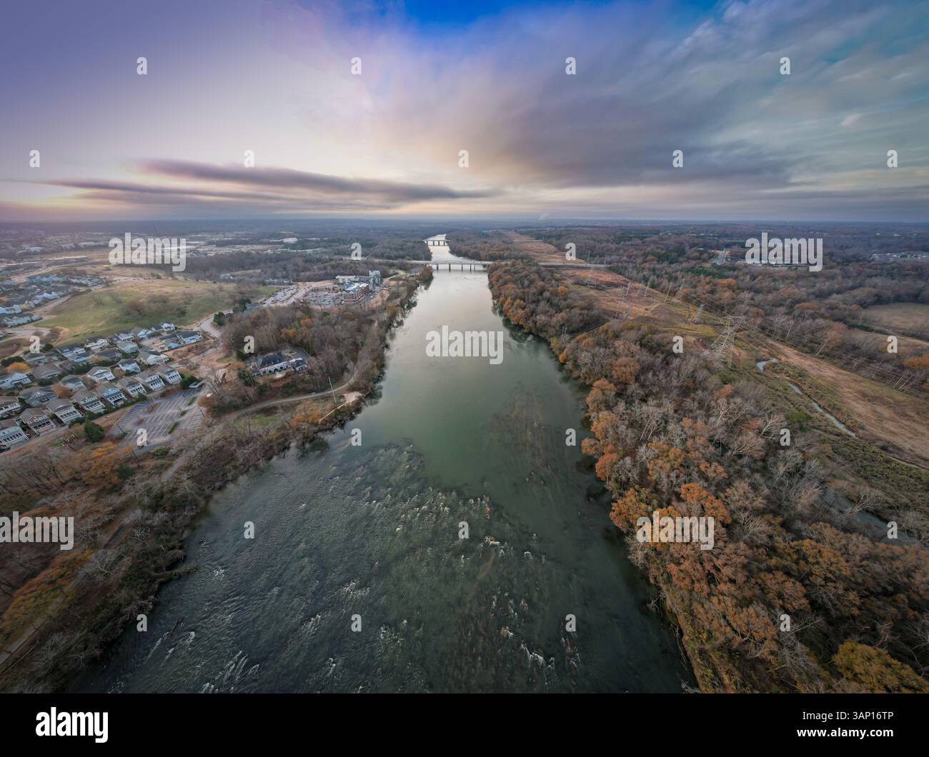 Tramonto invernale sul fiume Catawba a Rock Hill, South Carolina Foto Stock
