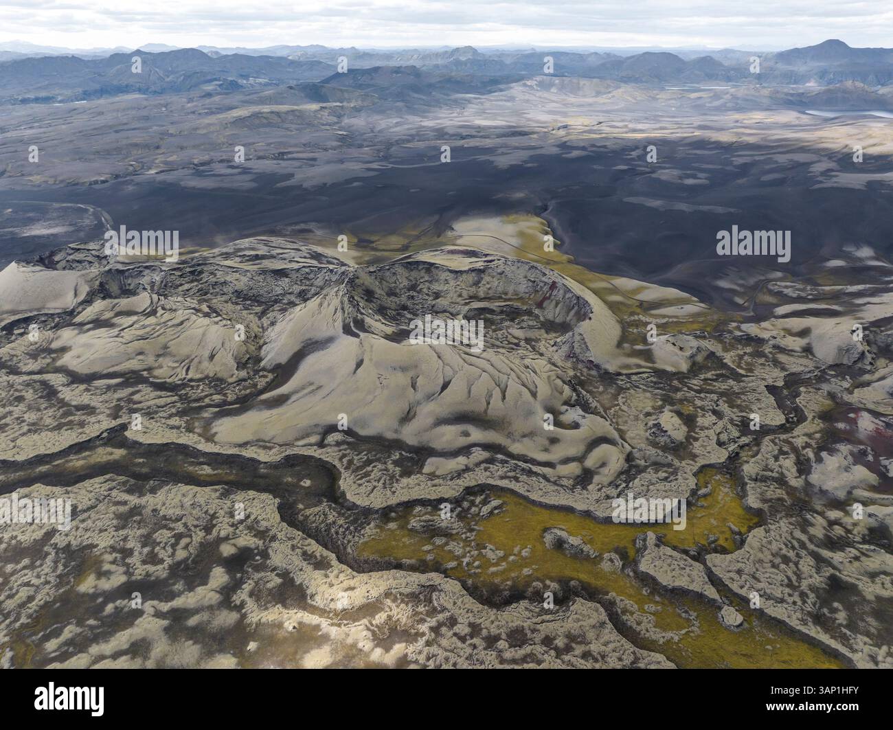 Vista aerea del cratere Tjarnargigur a Kirkjubaejarklaustur, regione meridionale, Islanda. Foto Stock