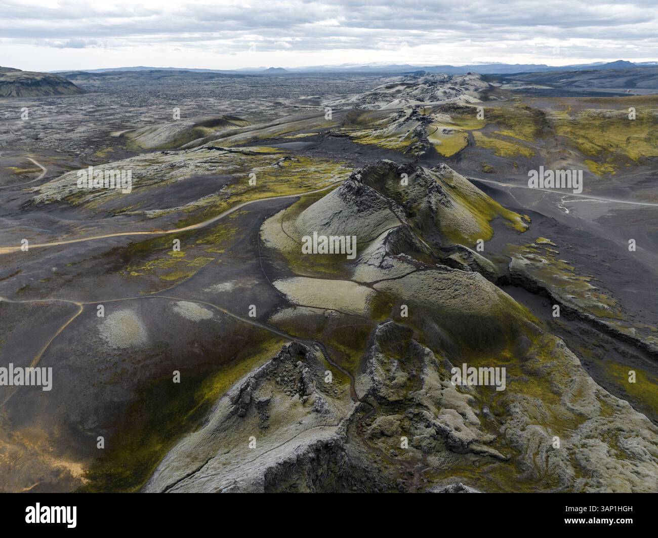Vista aerea del cratere Laki, una catena vulcanica a Kirkjubaejarklaustur, regione meridionale, Islanda. Foto Stock