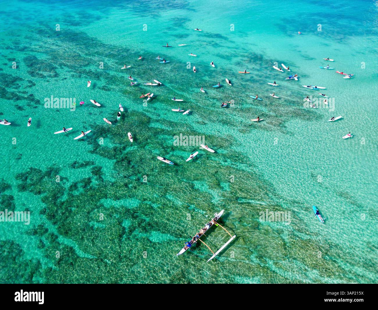 Veduta aerea della lezione di surf a Waikiki, oa'hu, Hawaii, Stati Uniti. Foto Stock