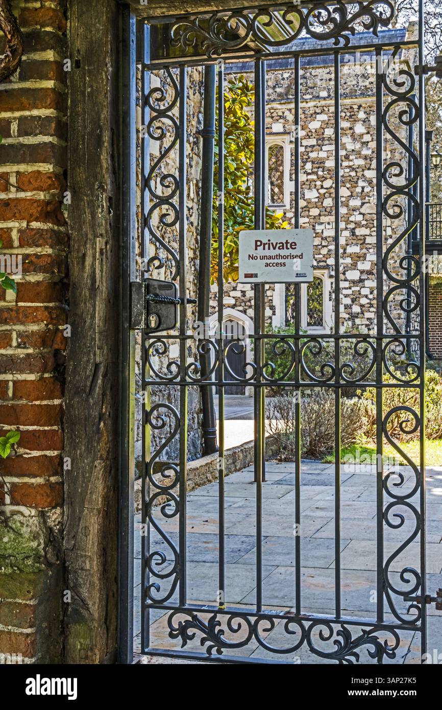Ritmo Hall. Cancello privato per il giardino rivolto a nord. Foto Stock Ritmo Hall. Cancello privato per il giardino rivolto a nord. Foto Stock