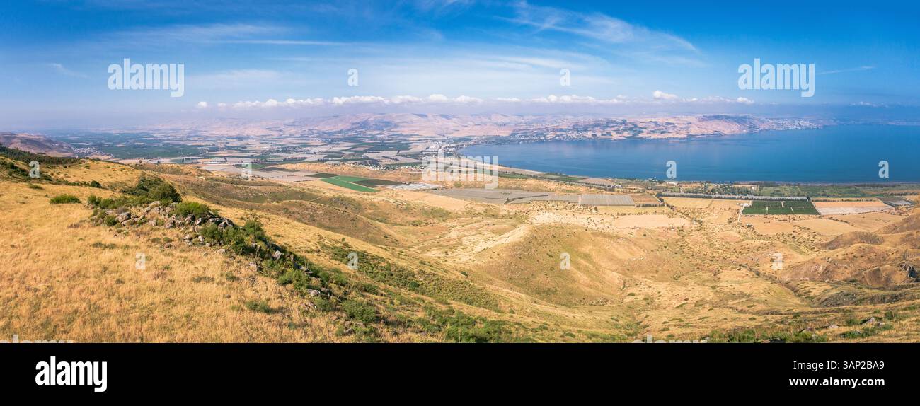 Vista aerea panoramica sul lago e sulle montagne, sul Mare di Galilea, Israele. Foto Stock