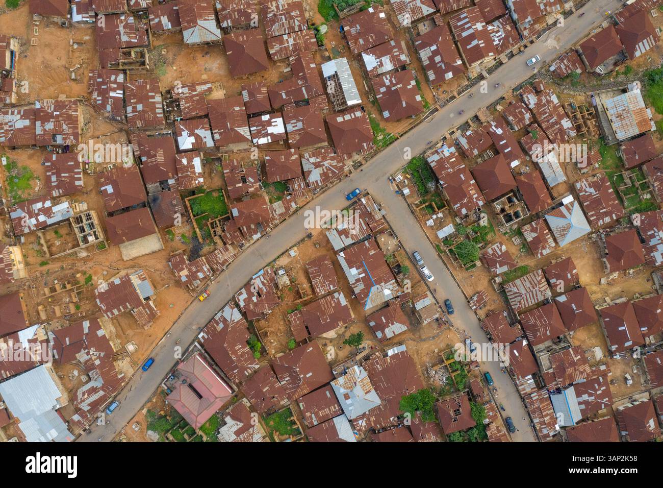 Vista aerea di una città vecchia di Ibadan, Nigeria. La più grande città dell'Africa occidentale per massa terrestre. Foto Stock