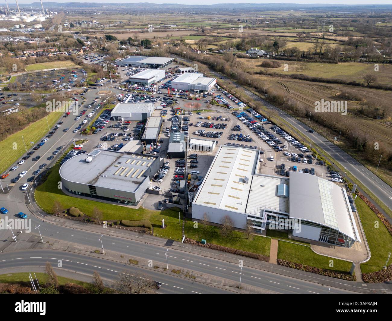 Concessionarie di auto e showroom a Cheshire Oaks, Chester, Inghilterra Foto Stock