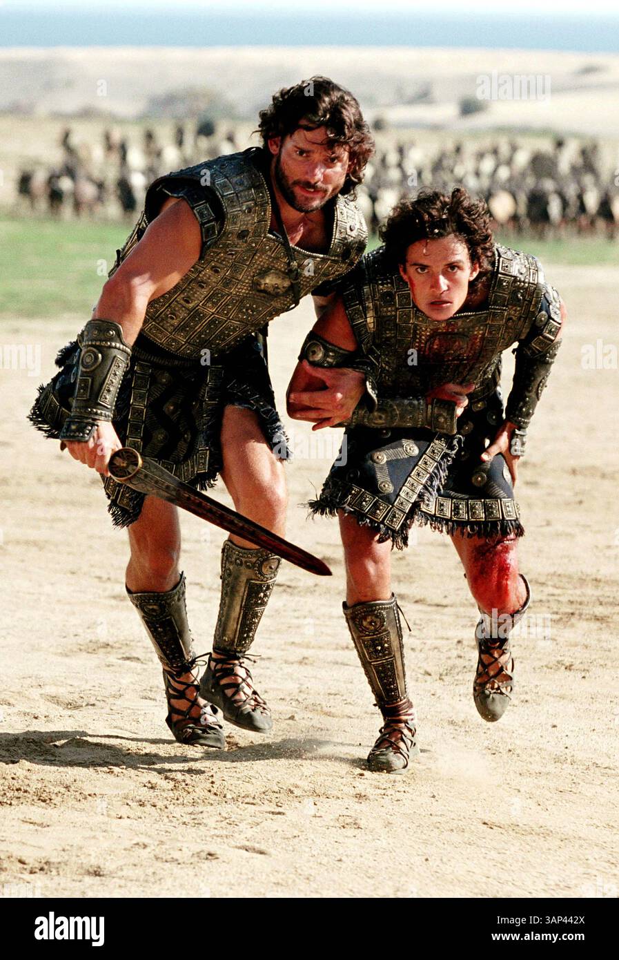 1 gennaio 2011 - ERIC BANA AS ÔHectorà (sinistra) e ORLANDO BLOOM AS ÔParisà . TROY . TV/FILM ANCORA. FORNITO DA: K37173ES (immagine di credito: © Globe Photos/ZUMAPRESS.com) Foto Stock
