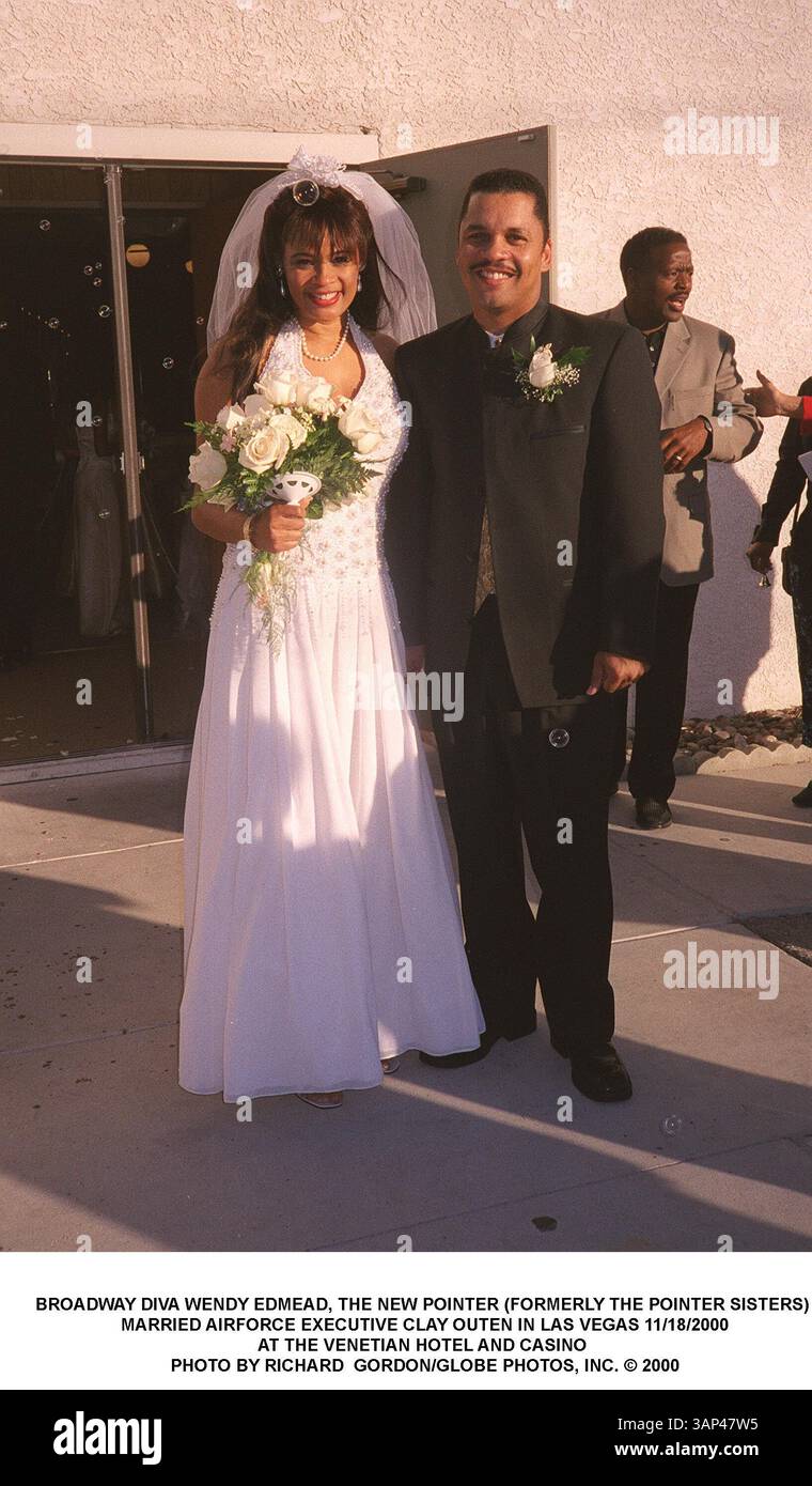 1 GENNAIO 2011 - BROADWAY DIVA WENDY EDMEAD, IL NUOVO PUNTATORE (PRECEDENTEMENTE LE SORELLE POINTER). MARRIED AIRFORCE EXECUTIVE CLAY OUTEN A LAS VEGAS 18/11/2000. AL VENETIAN HOTEL AND CASINO. RICHARD GORDON/ 2000 (immagine di credito: © Globe Photos/ZUMAPRESS.com) Foto Stock