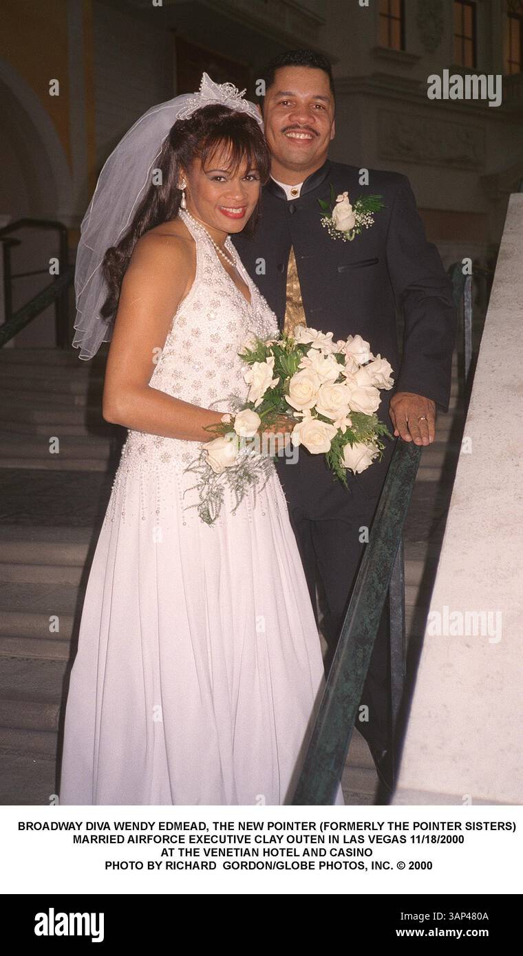 1 GENNAIO 2011 - BROADWAY DIVA WENDY EDMEAD, IL NUOVO PUNTATORE (PRECEDENTEMENTE LE SORELLE POINTER). MARRIED AIRFORCE EXECUTIVE CLAY OUTEN A LAS VEGAS 18/11/2000. AL VENETIAN HOTEL AND CASINO. RICHARD GORDON/ 2000 (immagine di credito: © Globe Photos/ZUMAPRESS.com) Foto Stock