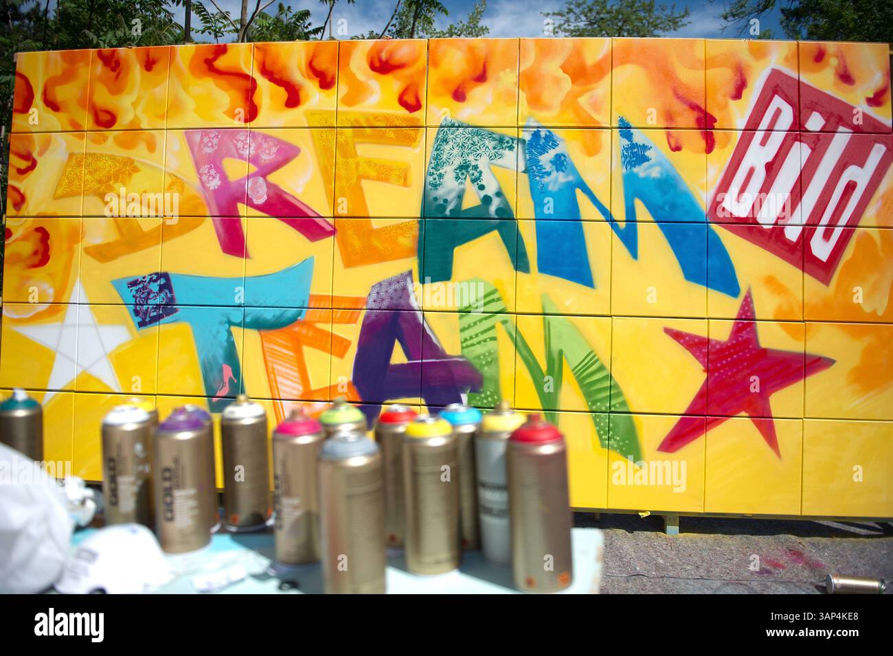 Agentur artmos4 gibt Graffiti-Workshop. 13.05.2015 Offenbach Agentur artmos4 gibt Graffiti-Workshop. Offenbach Offenbach Assia Germania *** l'agenzia artmos4 dà workshop sui graffiti 13 05 2015 l'agenzia Offenbach artmos4 dà workshop sui graffiti Offenbach Offenbach Assia Germania Foto Stock