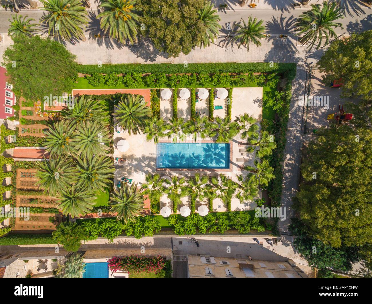 COSTA CROATA - AGOSTO 2014: Vista aerea della tenuta di lusso con piscina Foto Stock