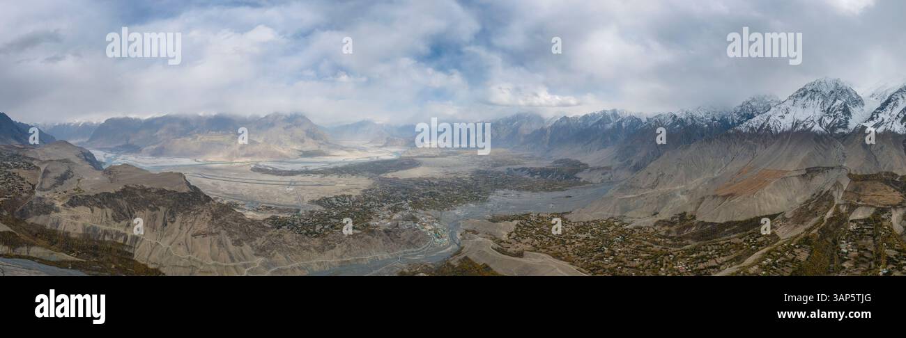 Vista aerea della maestosa valle di Chunda, Gilgit-Baltistan, Pakistan. Foto Stock