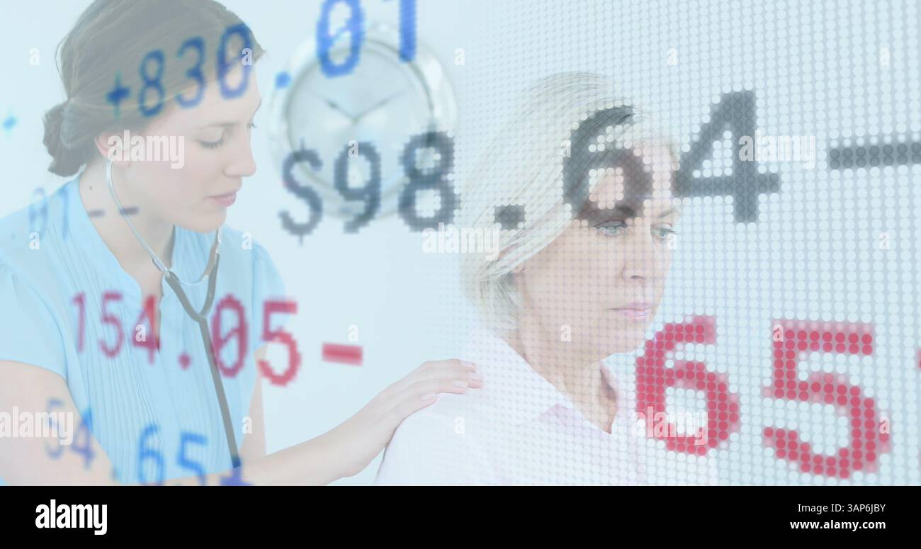 Immagine dell'elaborazione dei dati finanziari rispetto al medico donna con paziente Foto Stock